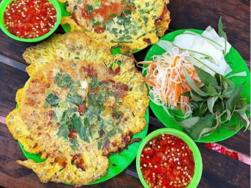 Bánh ép Thuận An: từ chiếc bánh nóng đến đặc sản mang về