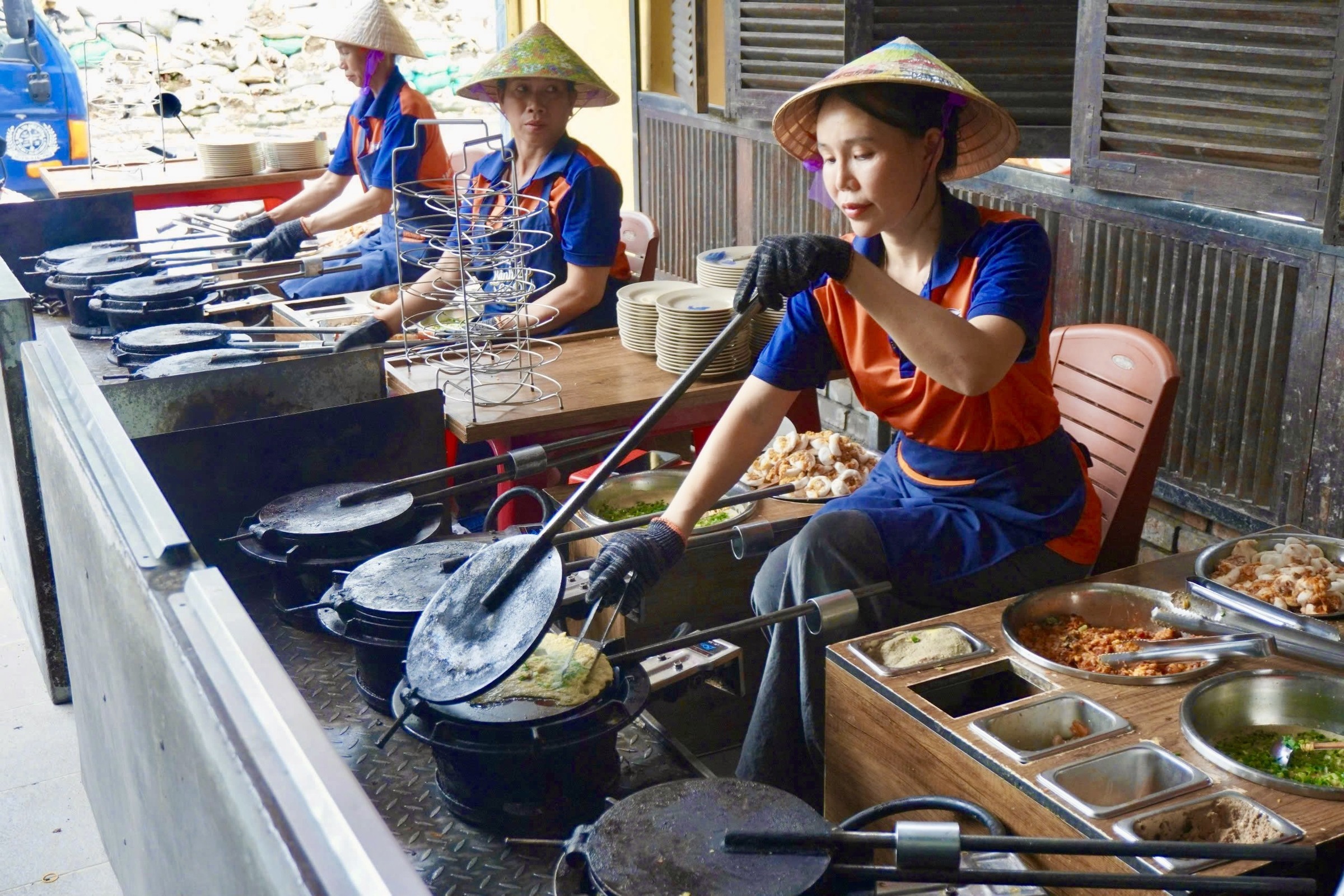 Ảnh minh họa trải nghiệm đặc sản Huế — Không Gian Làng Nghề Bánh Ép Huế